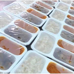  Film Yapıştırma Tabağı Siyah 3 Bölme  (400 adet)