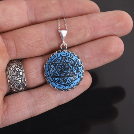  El Yazısı Mührü Süleyman Firuze Taşlı Gümüş Kolye 