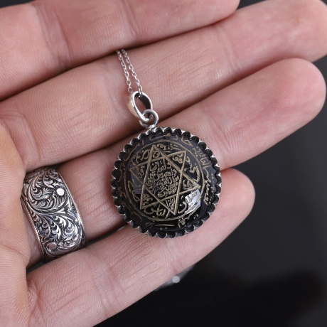Siyah Akik Taşlı Tamamı El Yazması Mührü Süleyman Gümüş Kolye 
