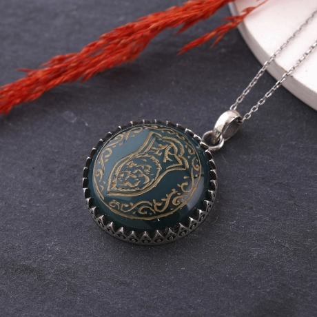 Akik Taşlı El Kazıma İşçilği Nali Şerif ( Kadem-i Şerif ) Gümüş Kolye