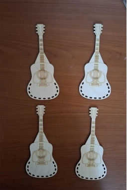DUVAR SÜSÜ - GİTAR YELPAZE TABANI